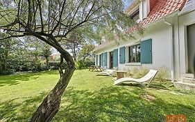 Les Pins : Rez De Jardin Proche Plage